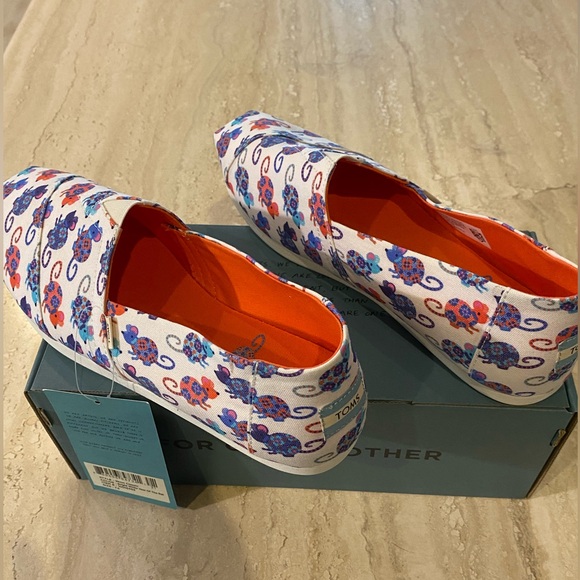 🌺 Host Pick🌺 NWT NIB Toms Year of the Rat Print Slip On Shoes, 7.5 - Picture 8 of 12